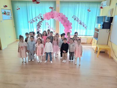 Осми март - ДГ 40 Детски свят - Варна