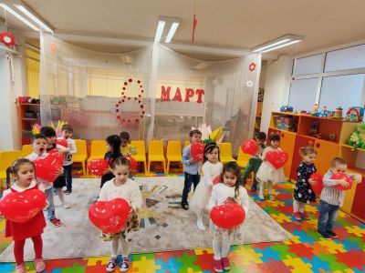 Осми март - ДГ 40 Детски свят - Варна