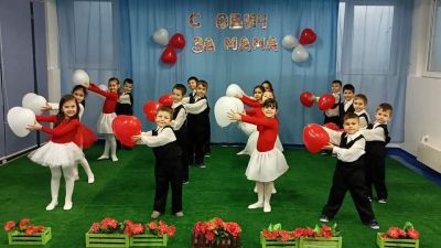 Осми март - ДГ 40 Детски свят - Варна