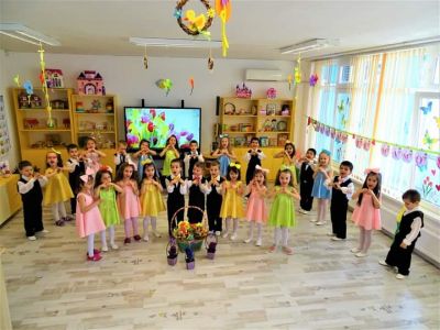 Осми март - ДГ 40 Детски свят - Варна