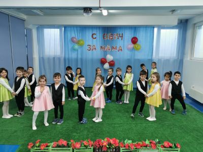Осми март - ДГ 40 Детски свят - Варна