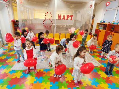 Осми март - ДГ 40 Детски свят - Варна