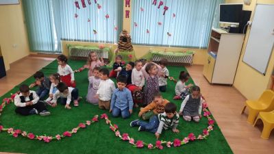 Осми март - ДГ 40 Детски свят - Варна